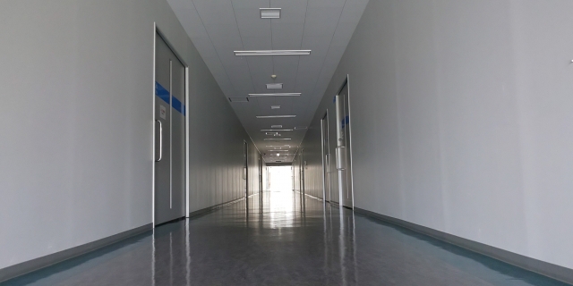 就学相談で知能検査の結果を告げられる部屋までの、静かな廊下